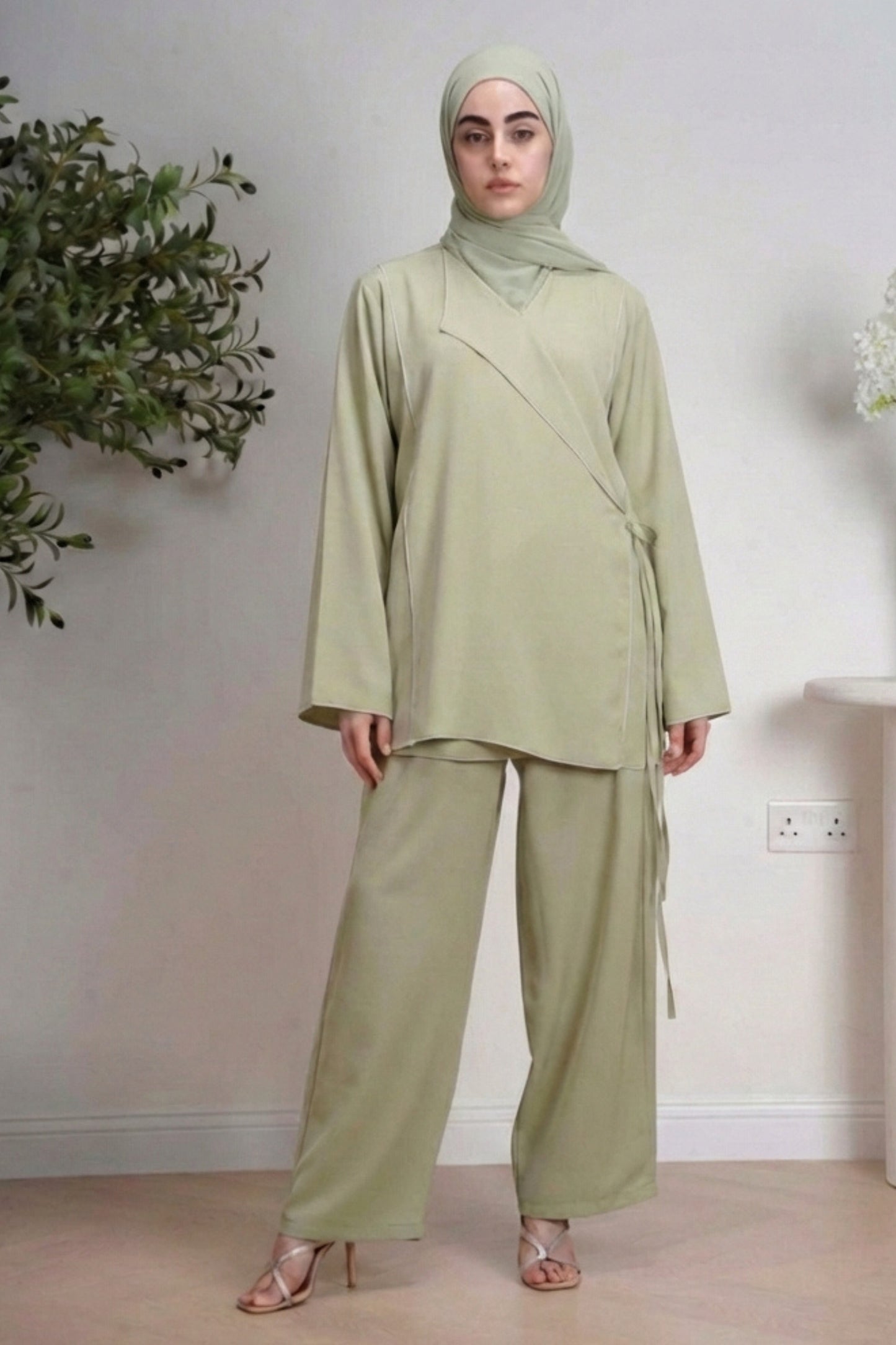 Parallèle Set in Pistachio - Parallel lines architectural design - AWAASHI Premier modest fashion
