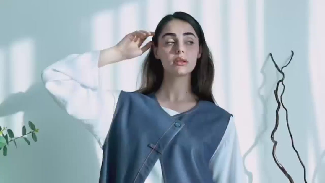 Hero banner video showcasing elegant abaya and dress silhouettes, highlighting modest fashion through fluid movement, refined textures, and a contemporary luxury aesthetic aligned with AWAASHI’s identity.